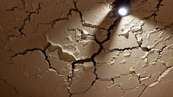 Problèmes structuraux sous le placo : attaque les urgences